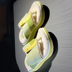 Deckersxlab Green/Yellow‎ Wool Carpeted Sandles/Flip Flops Men's 8 Near New Cond